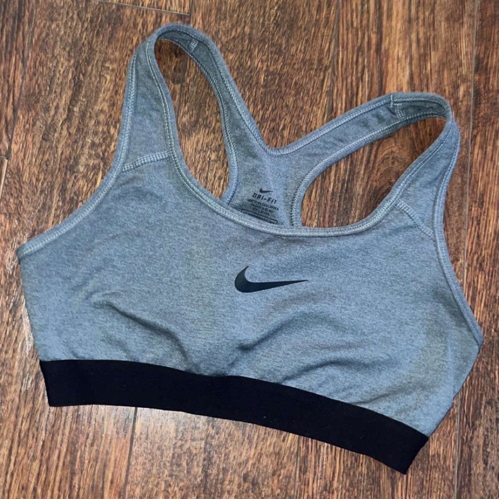 sports bra